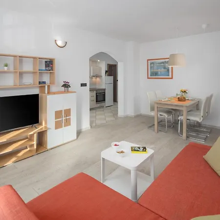 アパート Tina *